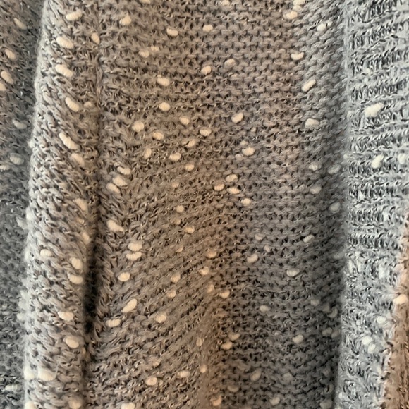 White and Grey Cardigan - Picture 5 of 6